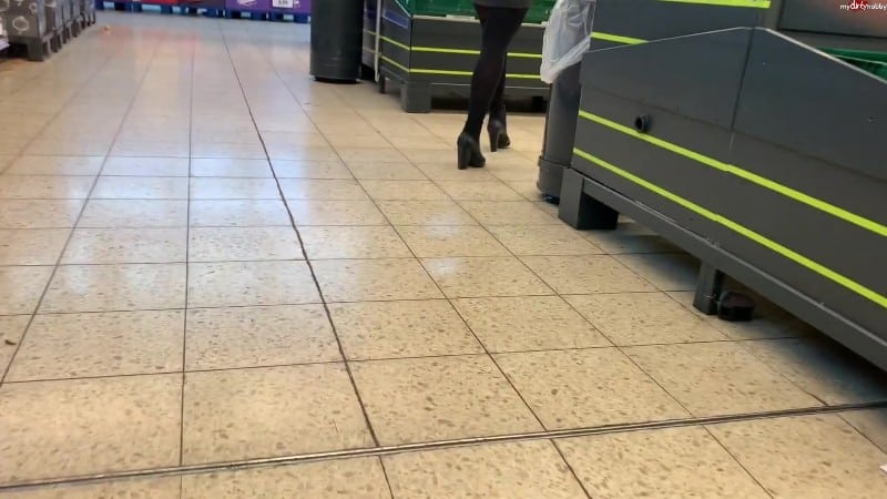 devil-sophie - Public im Einkaufsladen - Gurke und Moehren eingefuehrt upsi ich lass es 5