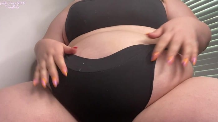 [Manyvids] Goddessfreyabbw - Big Belly Relaxation And Jiggle 2