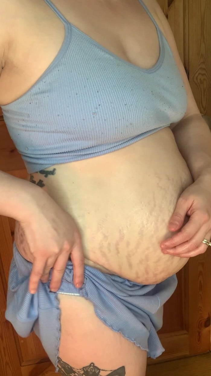 [Manyvids] Masterslbs - Masterslbs 6wk Pregnant Belly Oil 2