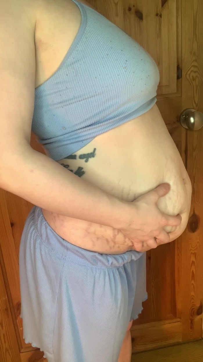[Manyvids] Masterslbs - Masterslbs 6wk Pregnant Belly Oil 1