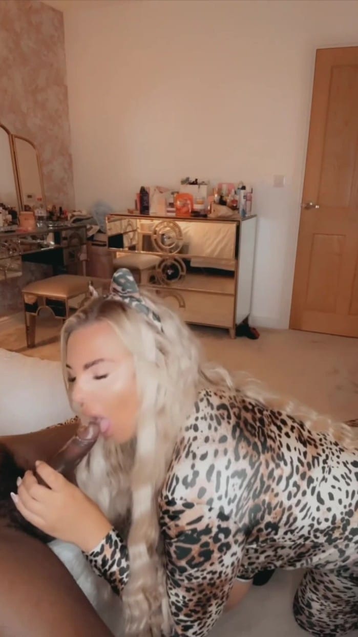 [OF-Victorialilyx-Fattestbootybarbiedoll] 65 Inch Booty Fucking Bbc [1920p] 2