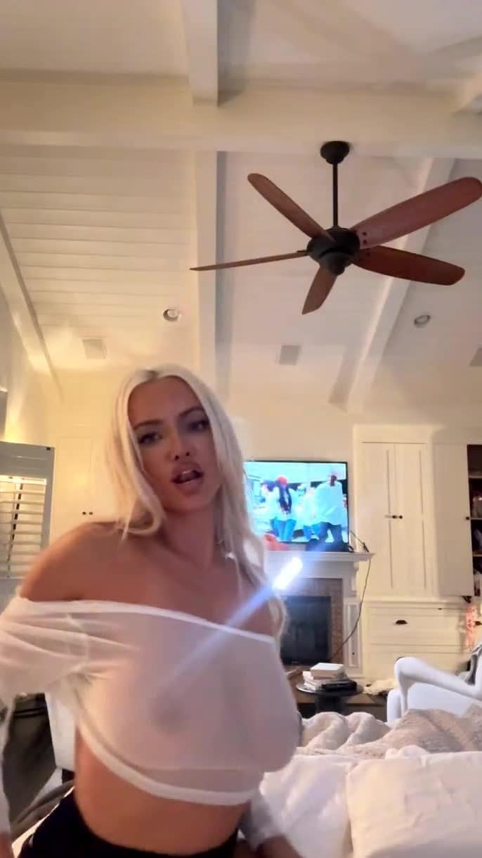 [Onlyfans] Lindsey Pelas - Livestream (2025-10-15) [720x1280] 2