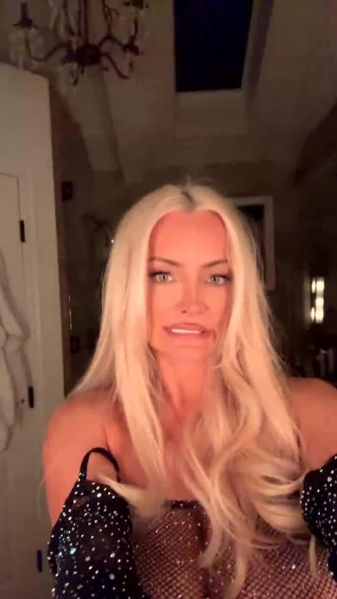 [Onlyfans] Lindsey Pelas - Livestream (2025-10-15) [720x1280] 3