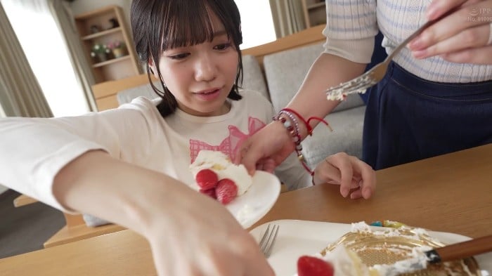 [PIYO-224] "daddy, If You Love Me, Put It In Raw." The Twisted Love Between An Adolescent Daughter And Her Father, And The Creampie... Hinata Yuna 1