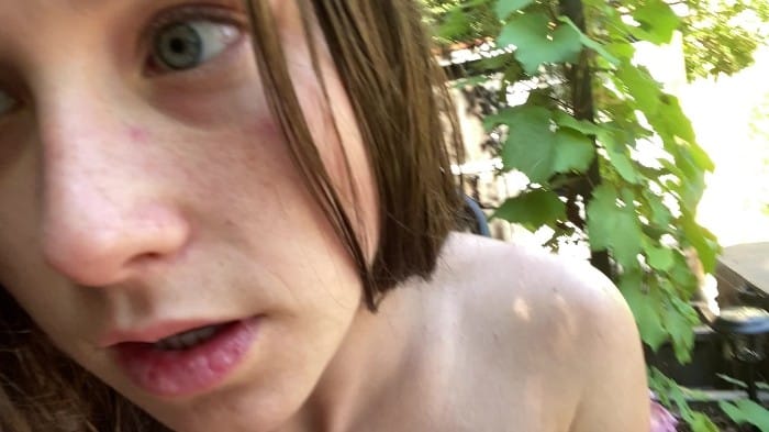 [Manyvids] Secretlittle - Squirting Outdoors For Daddy - 1080p 4
