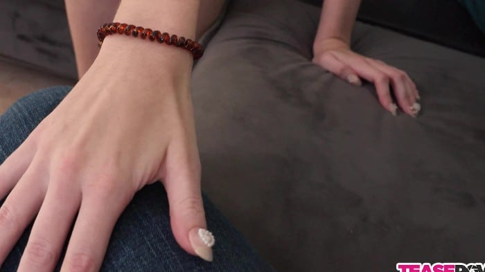 [TeasePOV] Della Cate Blows Stepdad's Throbbing Cock (25.11.03) [2160p] 1