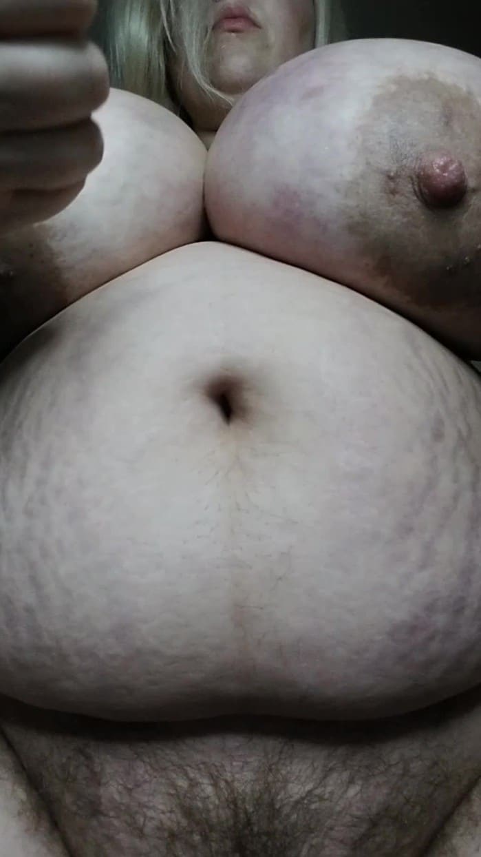 [Manyvids] Thevalestgal - Lustful Lactation And Belly Play 2