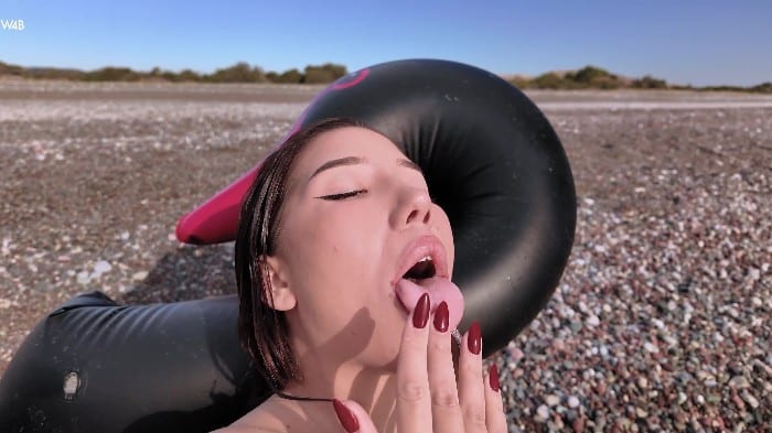 [Watch4Beauty] Layla Scarlett - Freedom On The Beach [2160p] 17-11-2025 5