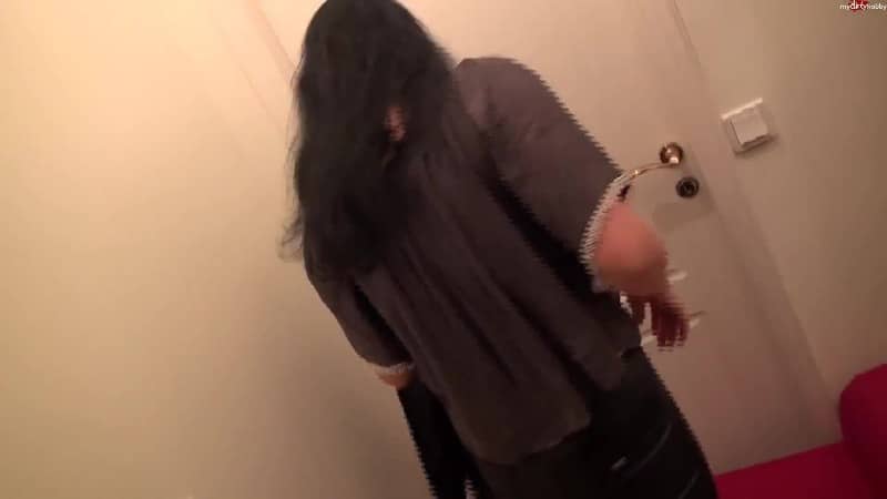 Alexandra-Wett - Publik - Mitten im Kaufhaus gepisst 1