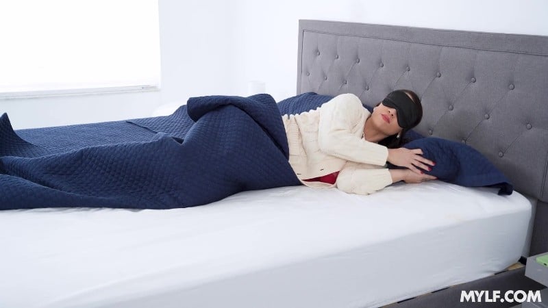 [AnalMom | MYLF] 25/12/12 Miss Raquel FullHD 18