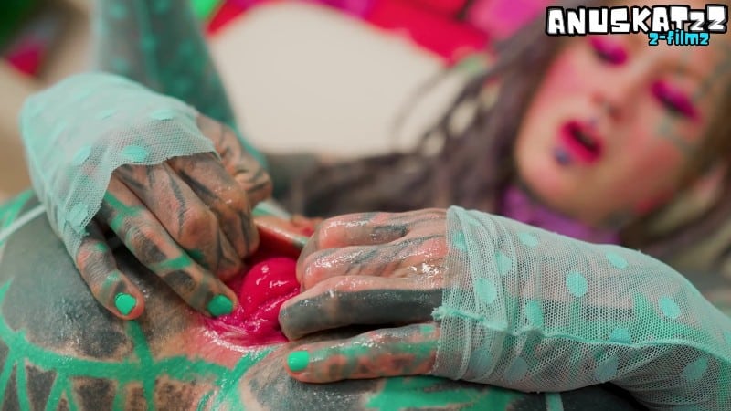 Anuskatzz - Tattoo mädchen squirt spiele - anal weit offen und große dildos 4