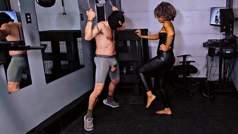 Ballbusting Bianca - Dominabianca - Dominas Discipline Betas Monthly Review March 3