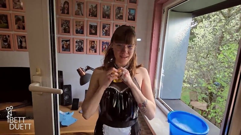 BettDuett - Freundin beim Schrubben mit Sperma befullt 18