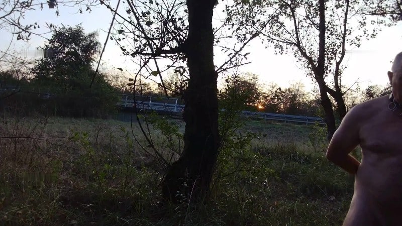 BeverlyAthaliavip - Eier lang ziehen an der Autobahn 1