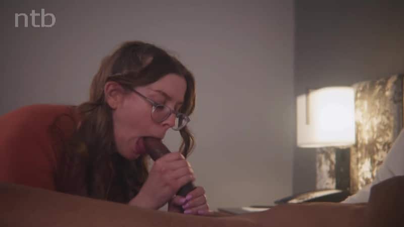 Booty cuckold white nerd makes her bbc bull cum hard for her in no time 2