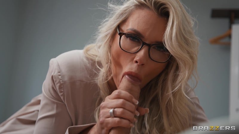 [BrazzersExxtra | Brazzers] 25/12/05 Jenny Bond My Wifes Stuck In A Porno 4k/1080 21