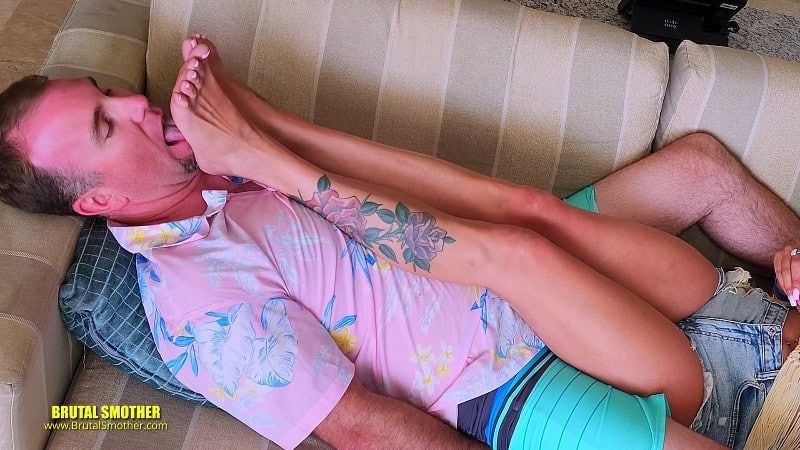 Brutal Face Sitting And Femdom - Ambers Smelly Foot Worship And Ignore 2