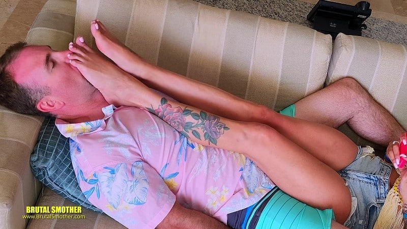 Brutal Face Sitting And Femdom - Ambers Smelly Foot Worship And Ignore 1