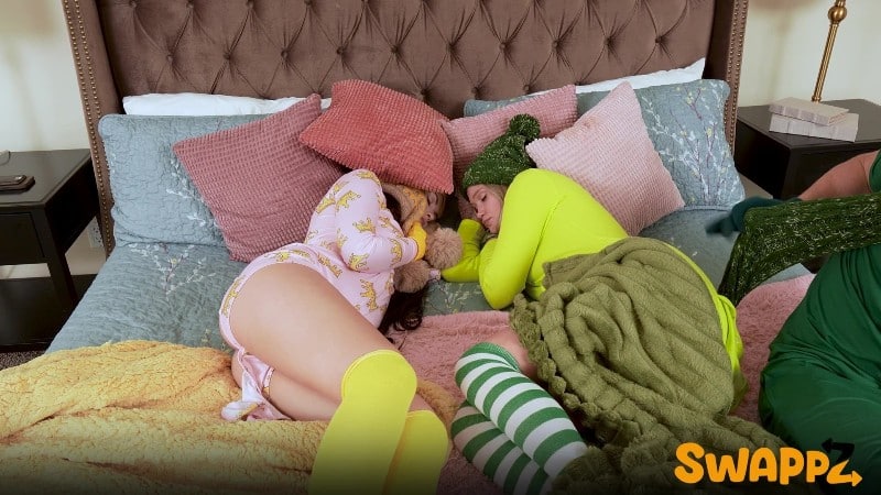 [DaughterSwap | TeamSkeet] 25/12/11 Chloe Rose And Daydream Daisy FullHD 5