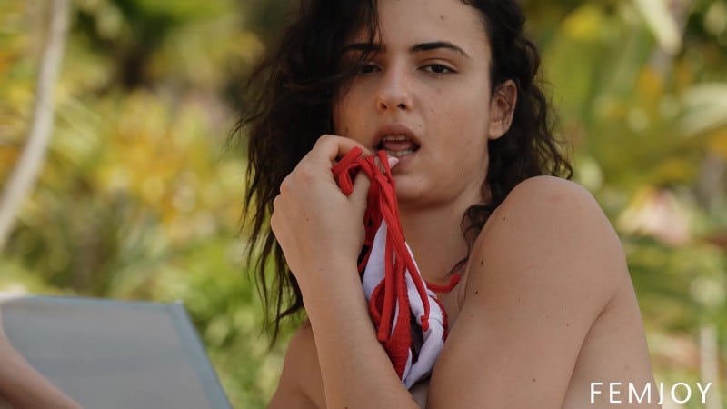 FemJoy 25/12/13 Charlotte Grey Tropical Heat FullHD 3