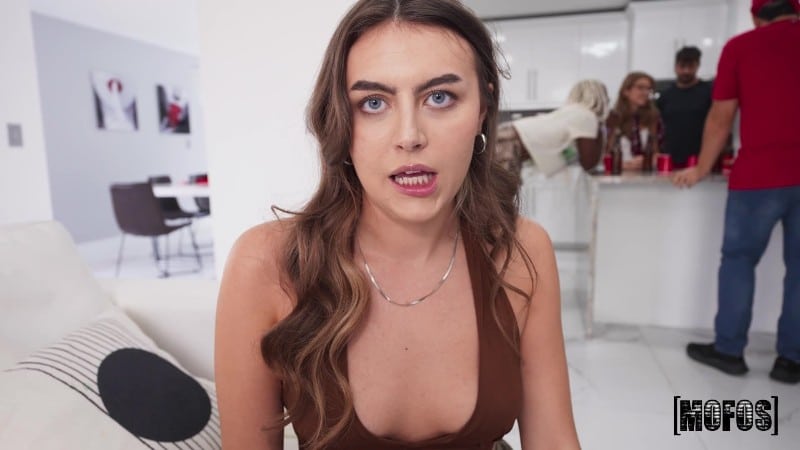 HesGotRizz 25/12/11 Selina Bentz And Tess Thompson Party In My Pants FullHD 2