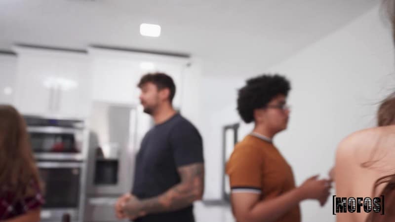 HesGotRizz 25/12/11 Selina Bentz And Tess Thompson Party In My Pants FullHD 7