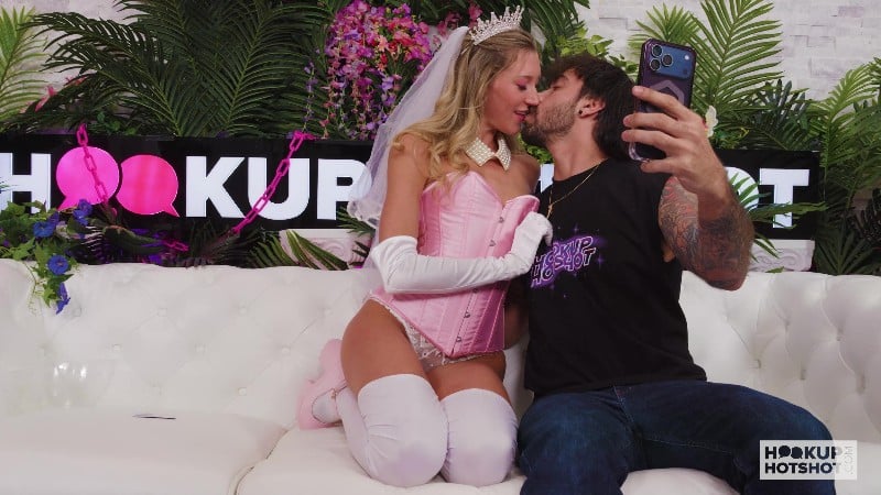 HookupHotshot 25/12/04 Episode 446 Addison Vodka 2 4k 19