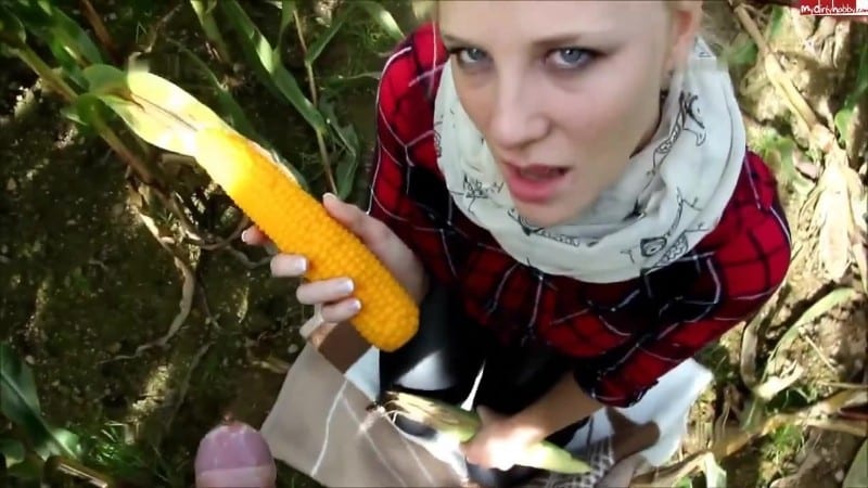 Lara-CumKitten - 2 geile Kolben im Maisfeld 3