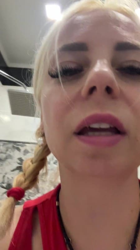 LarisaCum - Ich ziehe mich aus und spiele mit Spielzeug - Ich ficke meinen Arsch und lutsche 15