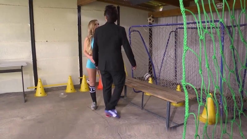 LenaNitro - ConnyDachs fickt mich in der Umkleidekabine 2