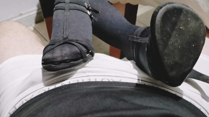 Lexi Snow - Dirty Shoe Job Causes Cum In Pants 5