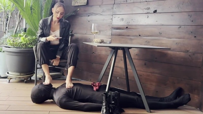 LexyQueen - Outdoor Foot Bitch 5