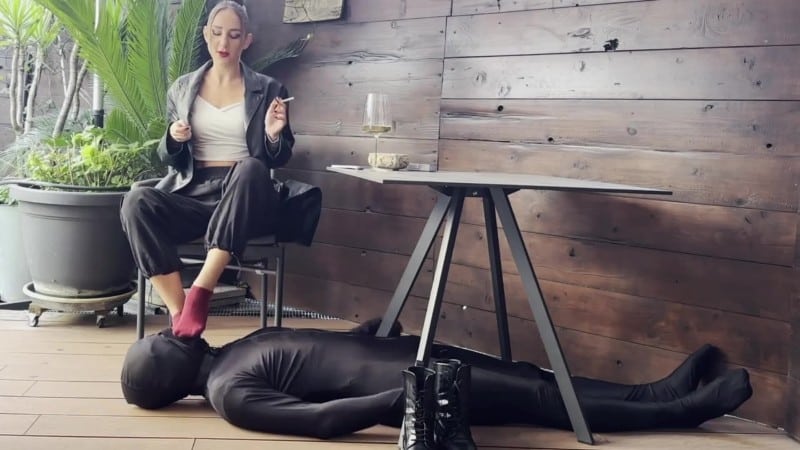 LexyQueen - Outdoor Foot Bitch 9