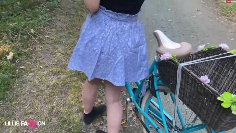 LillisPassion - Fast erwischt - Einfach im Park gefickt 1