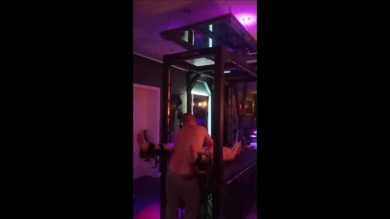 Lotusblume - Lara im Club gefesselt 4