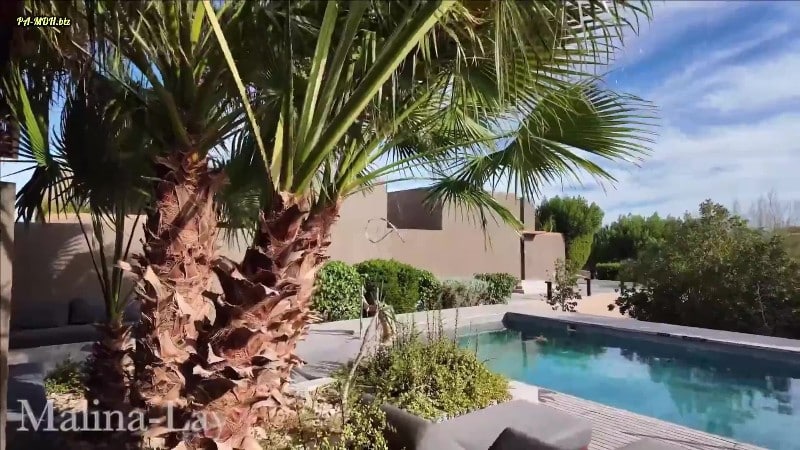 Malina-Lay - Im Urlaub vom Poolboy will ich ohne gummi gefickt werden 2