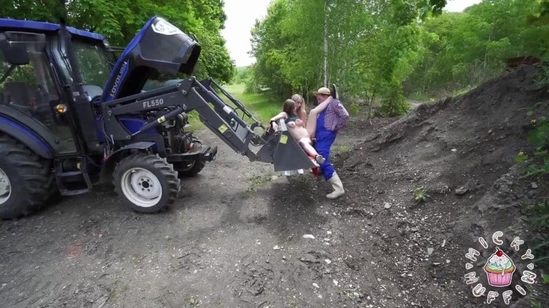 Micky Muffin - Untervögelter Bauer nimmt sich was er will 4