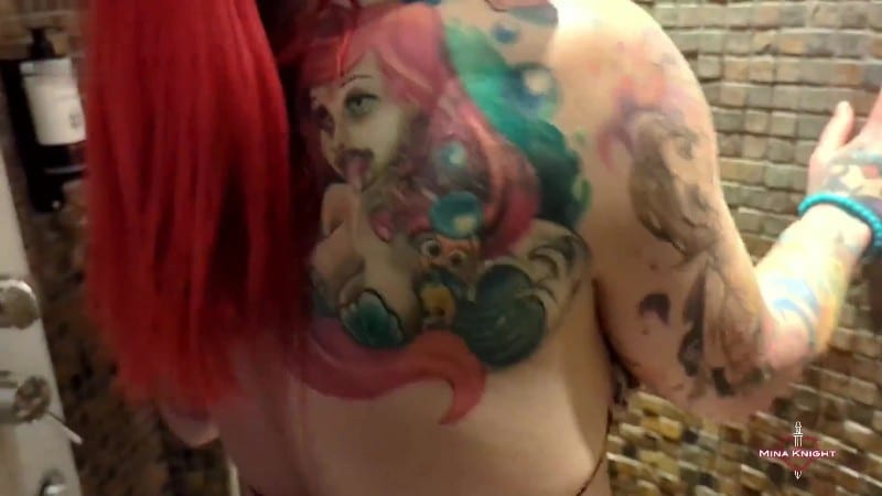 MinaKnight - Geile und riskante Pissdusche am Pool - Ich liebe es warm abgeduscht zu werden 4