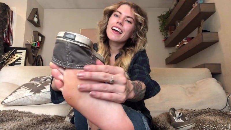 MissIvyDoll - Feet Loving Cuck 2
