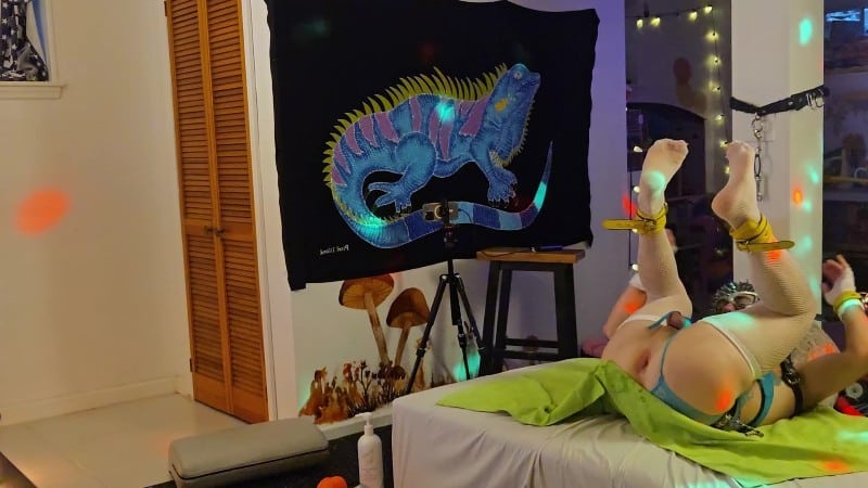 Miss Gwen - Huge Strap-on Pounding 4