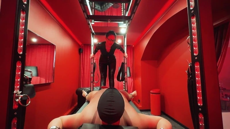 Mistress Blackdiamoond - Legs Wide For CBT 2