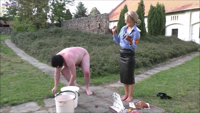 Mistress Courtney - SLAVEPIG FEEDING 4