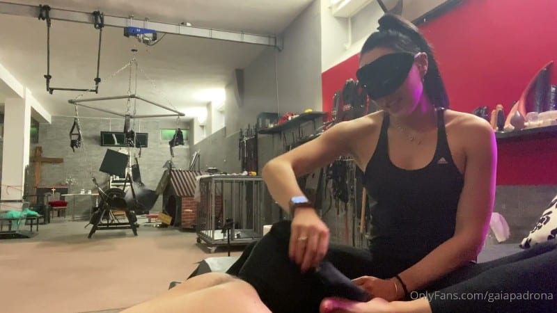Mistress Gaia - Gaia Padrona In Scene - Lick My Sweaty 2