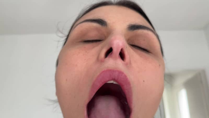 Nicole Belle - Tiny Man Controls Giantess 4