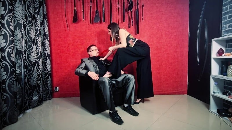 NoirQueenie - From Boss To Slave Blackmail Feet Worship Angle 2 13