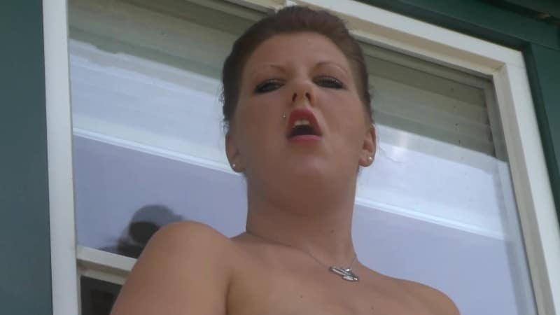 Nylon Milfs - Auf der gartenbank masturbieren 5