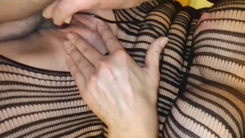 Nylon Milfs - Vollbusige milf squirtet in nylons 5