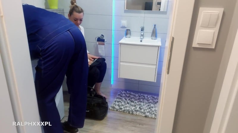 RalphXXXpl - Hausfrau Steckte in Der Waschmaschine Fest Und Klempner Fickte Sie 1