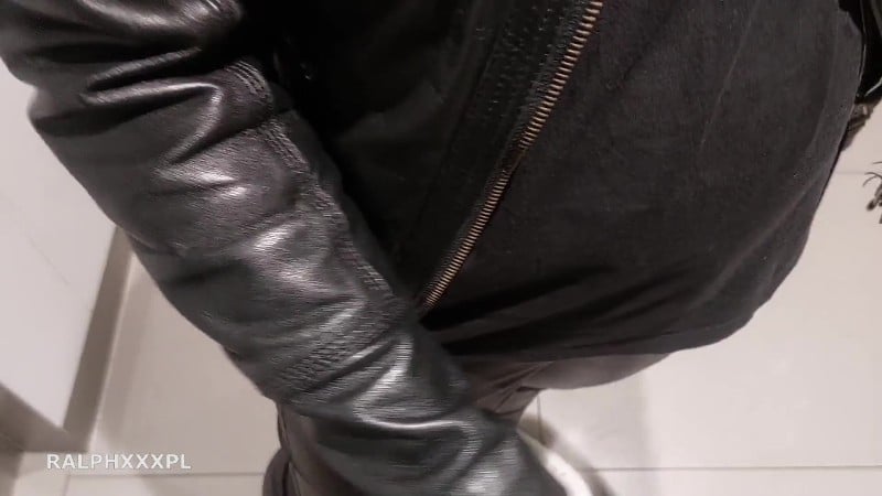 RalphXXXpl - Ich habe sie beim einkaufen getroffen sie gibt mir einen blowjob in einer offentlichen toilette und sie schluckt eine riesige ladung sperma 9