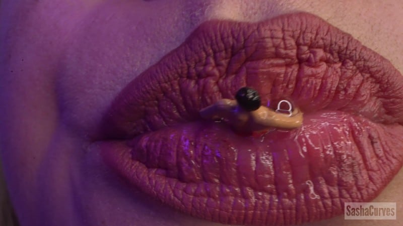 SashaCurves - Unaware Giantess Live Stream Goes Wrong 2